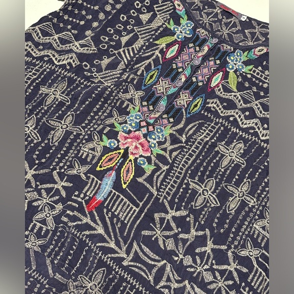 Johnny Was Trista Blouse Relaxed Fit Embroiderer Size Small EUC - Picture 4 of 12